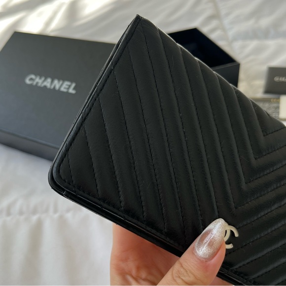 SOLD Chanel Black Chevron Calf Bifold - Picture 6 of 11